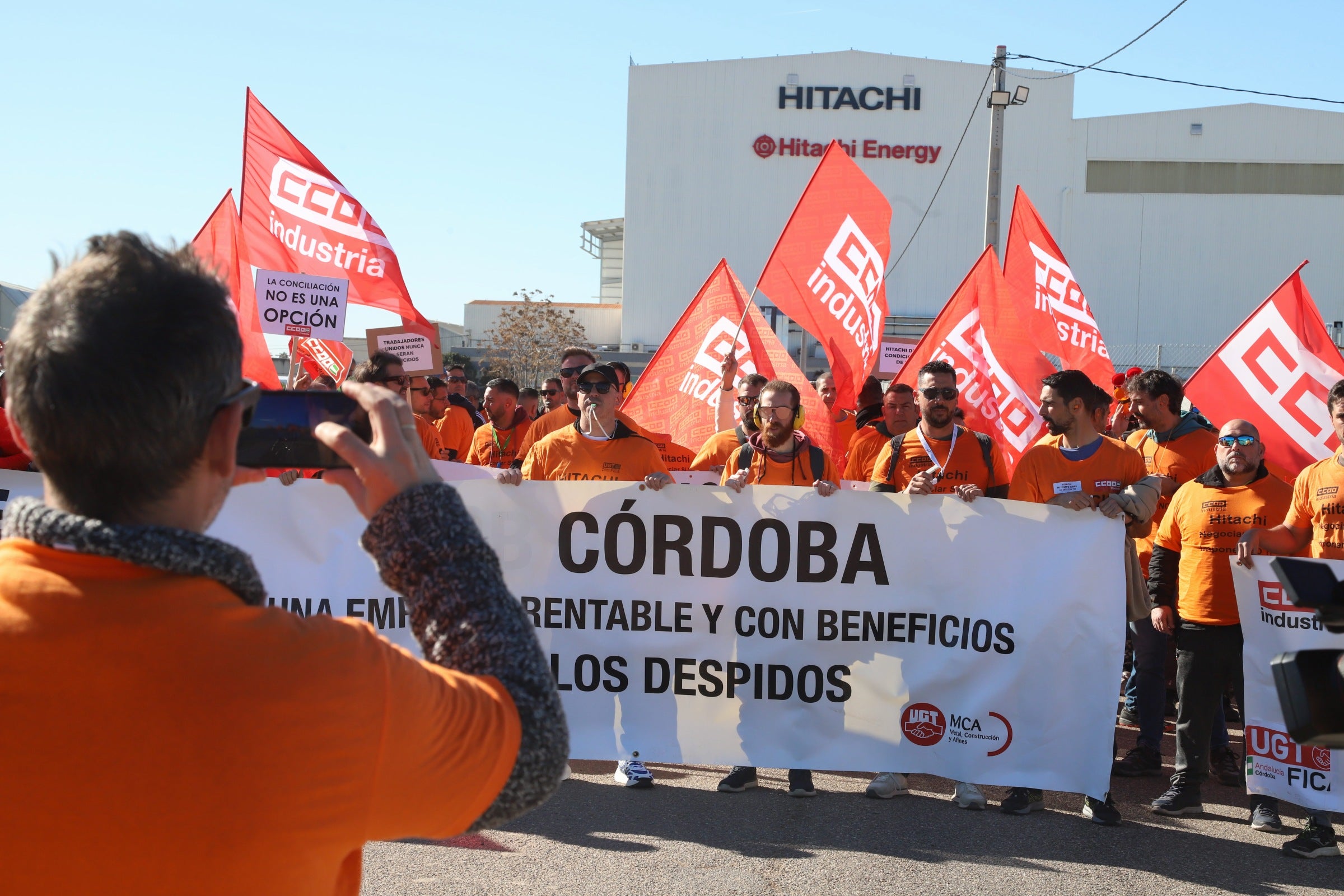 La nueva protesta de la plantilla de Hitachi en Córdoba, en imágenes