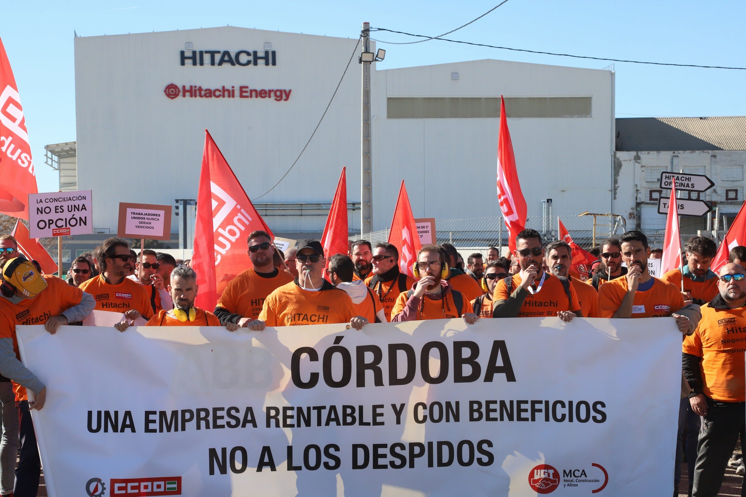 La nueva protesta de la plantilla de Hitachi en Córdoba, en imágenes