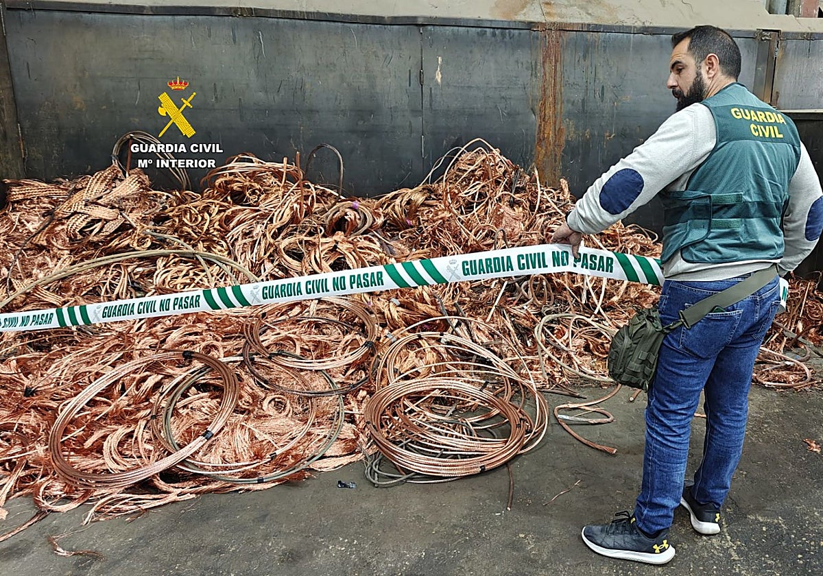 Imagen del cobre robado en obras ferroviarias en accesos a Valencia