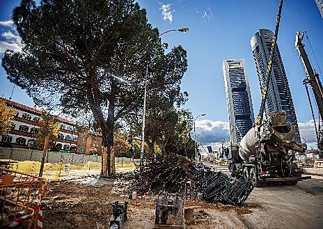 Imagen secundaria 1 - En las entrañas de la Castellana: cómo soterrar el norte sin cortar suministros a Las Cuatro Torres y La Paz ni árboles centenarios