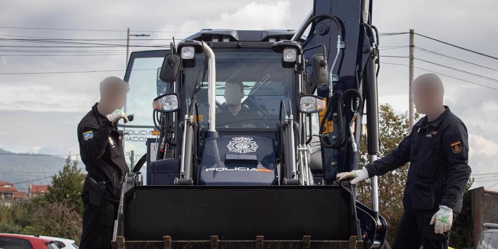 Suben a siete los detenidos en el golpe al narcotráfico en Galicia en el que la Policía usó excavadoras para registrar