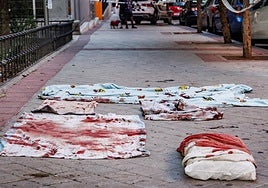 Los restos de sangre hallados en una calle de Puente de Vallecas pertenecen a un hombre que se hizo una brecha