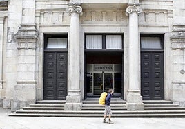 La USC decide este viernes el futuro de la descentralización de su grado en Medicina