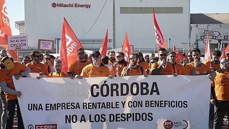 Hitachi abre expediente disciplinario a 76 empleados de su planta en Córdoba por su encierro en el taller