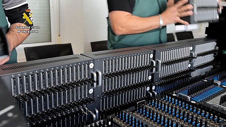 Una 'fábrica de estafas' envía dos millones de SMS al día para robar datos bancarios en España