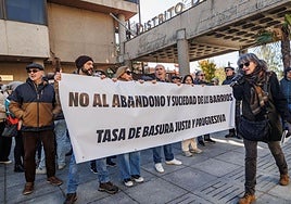 Colas, avalancha de reclamaciones y falsos cobradores de la nueva tasa de basuras