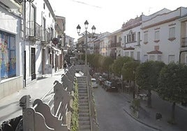 Un incendio calcina una vivienda en Baena y dos personas son evacuadas por inhalación de humo