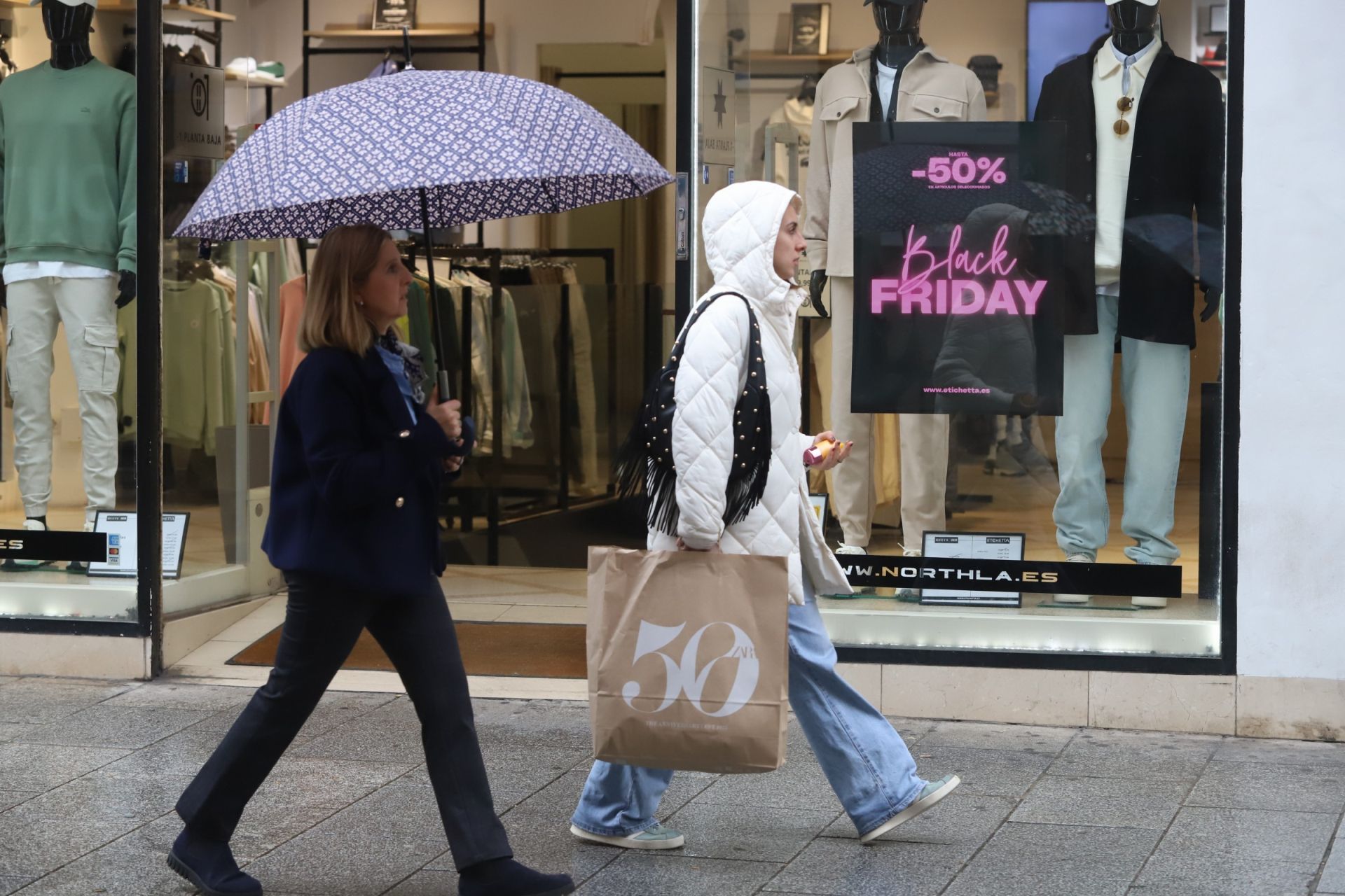 Las compras anticipan la Navidad en Córdoba, en imágenes