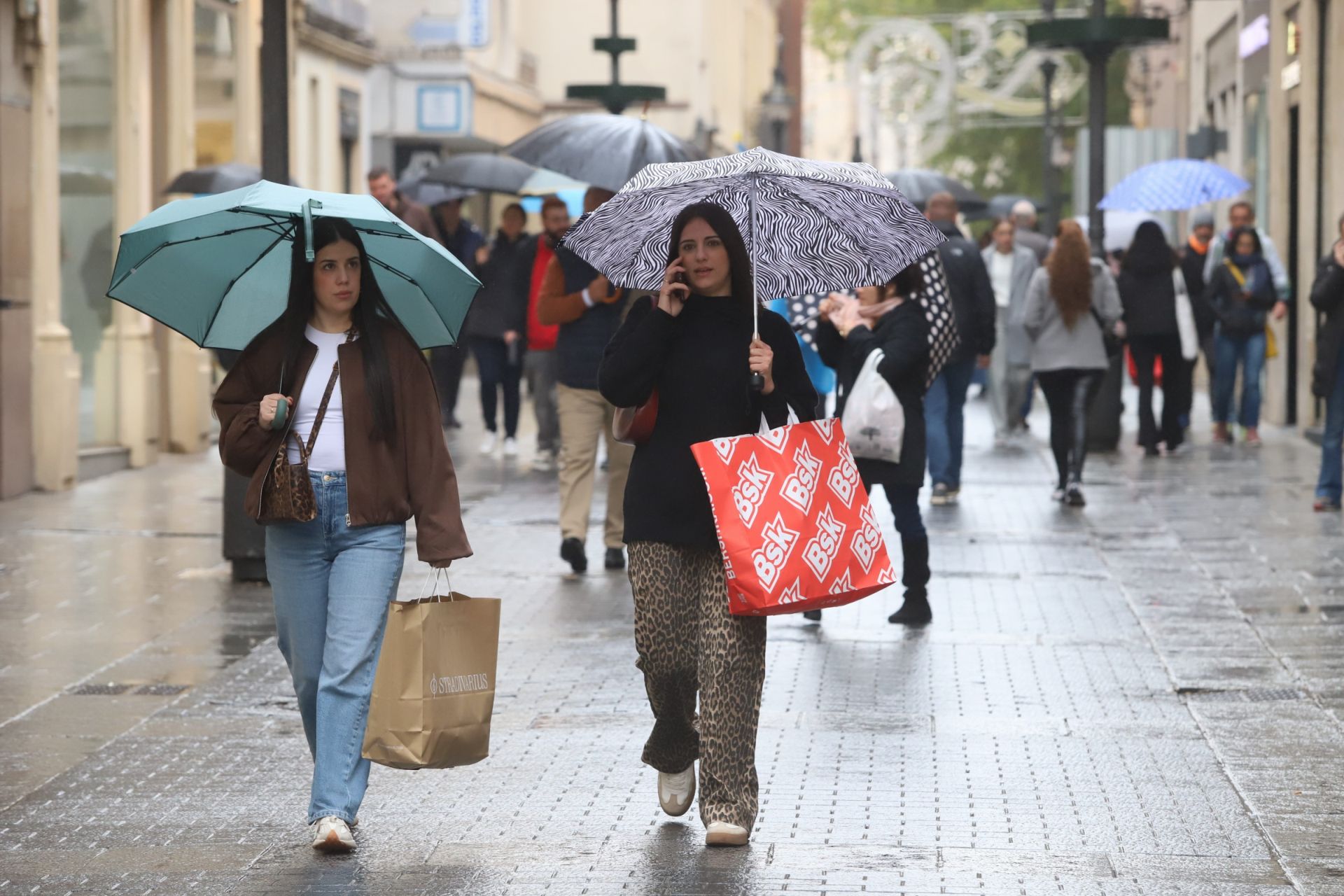 Las compras anticipan la Navidad en Córdoba, en imágenes