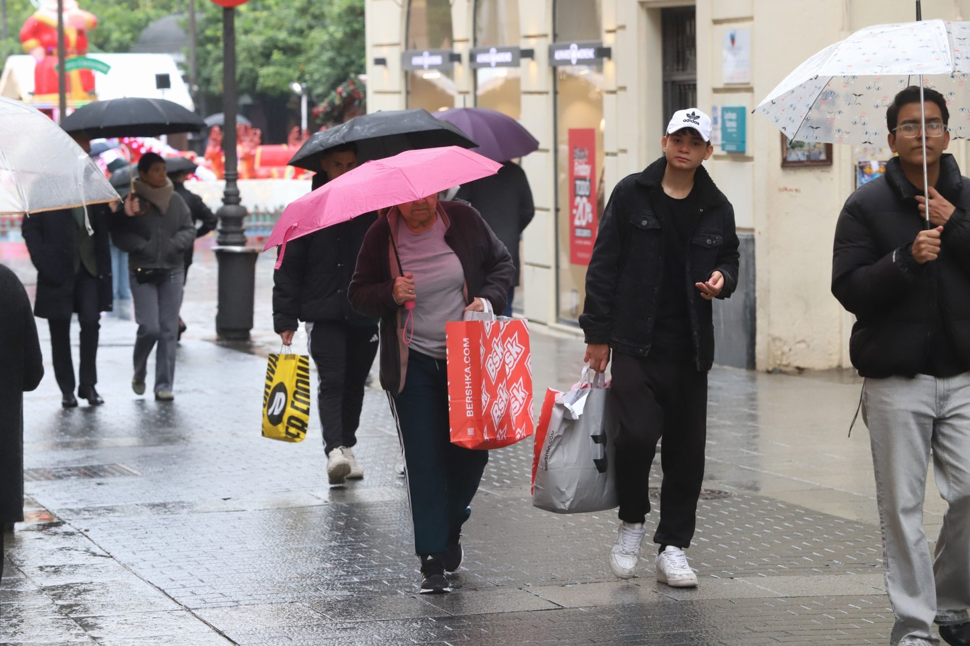 Las compras anticipan la Navidad en Córdoba, en imágenes