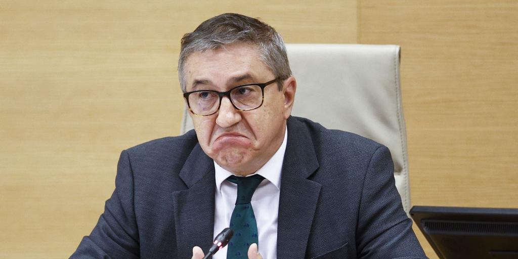 El consejero de Educación admite que no se contactó con los centros hasta el día después de la dana