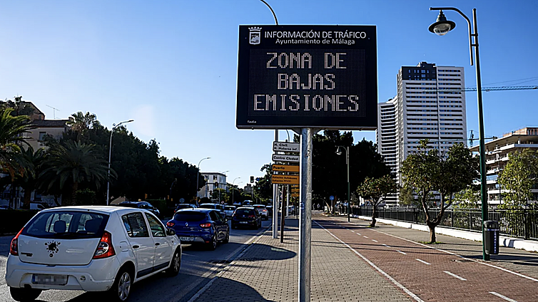 Empieza la Zona de Bajas Emisiones en Málaga: 200 euros de multa para los vehículos sin etiqueta
