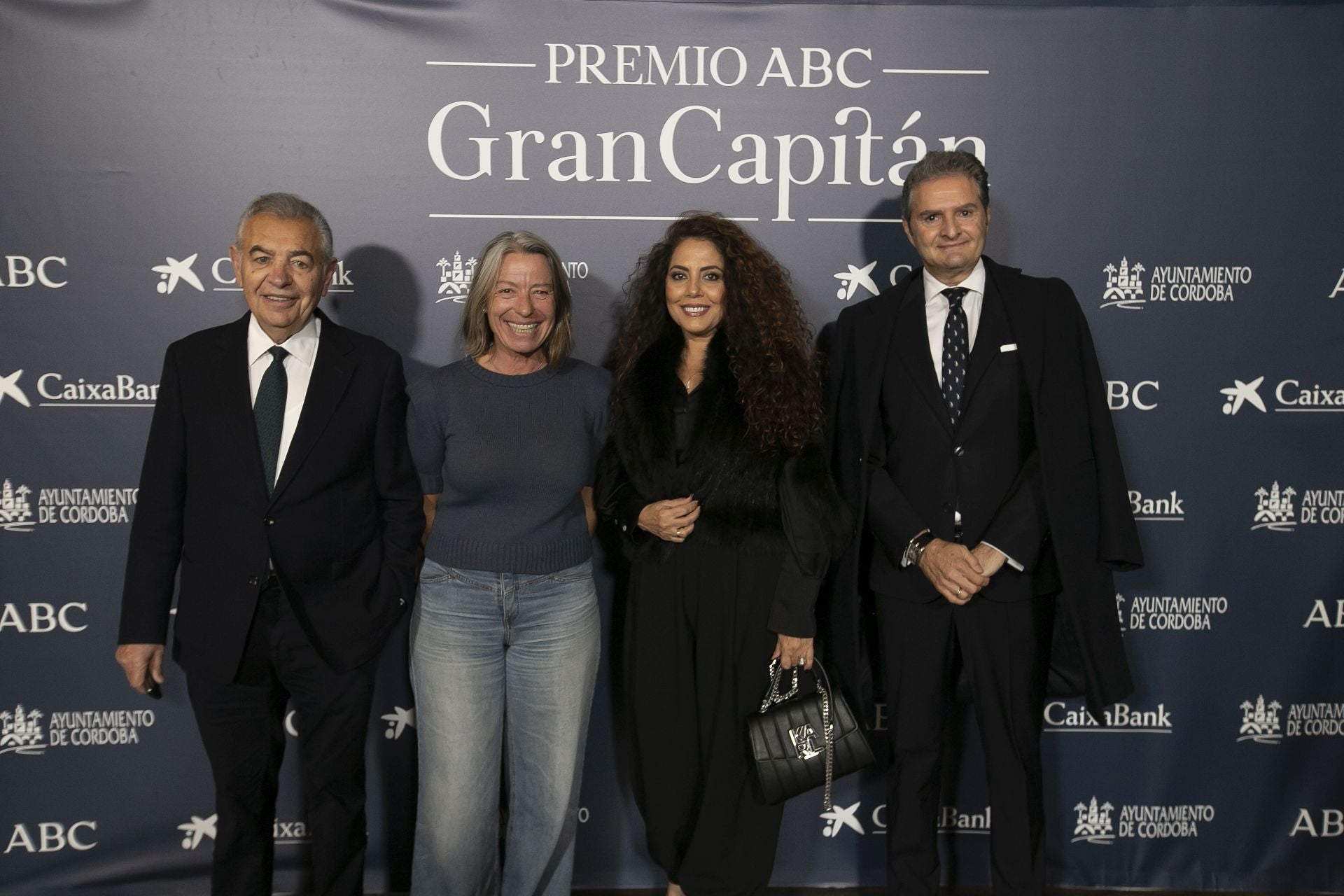 Los asistentes a la entrega del Premio Gran Capitán de ABC a El Cordobés, en imágenes