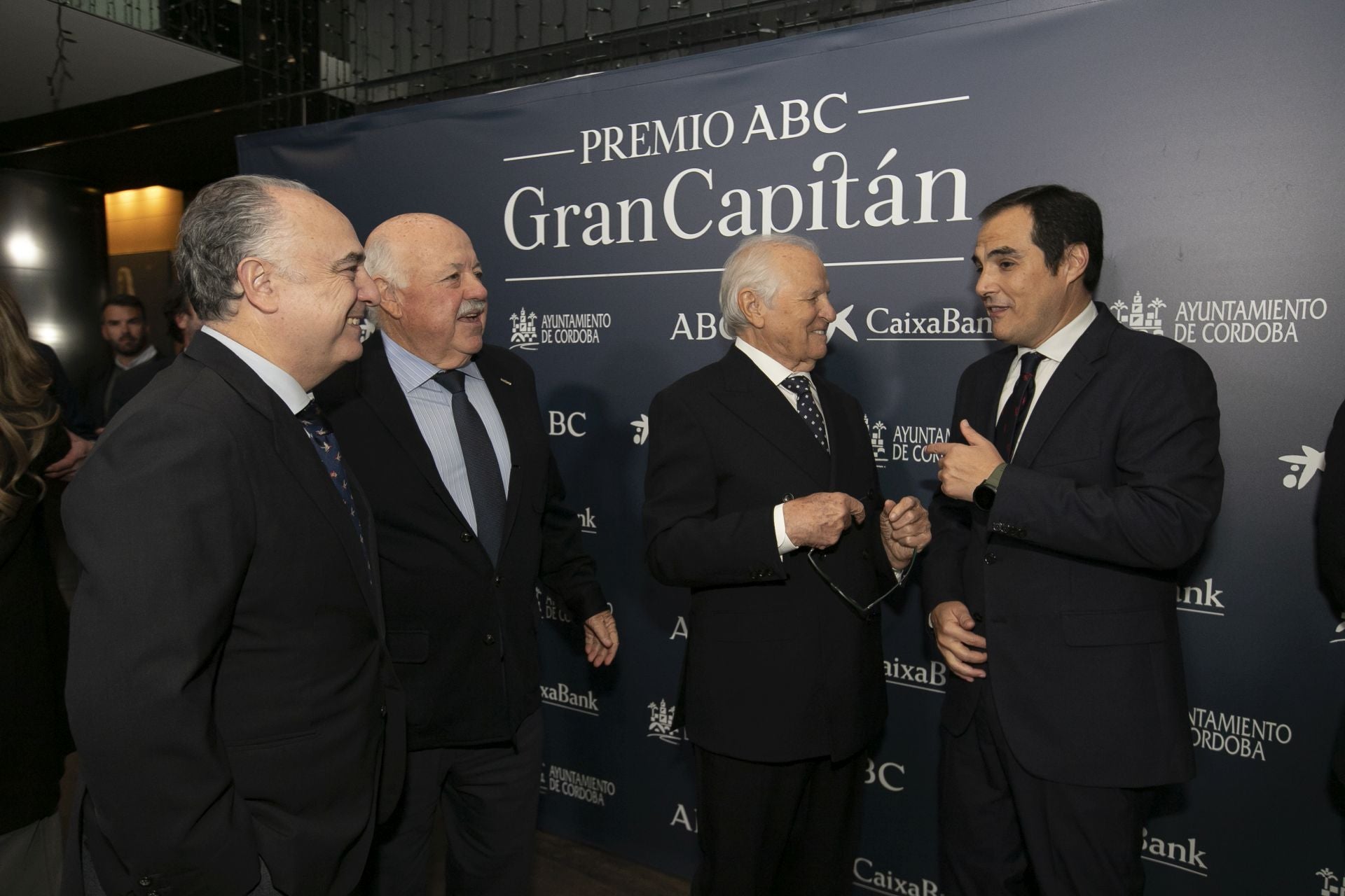 Los asistentes a la entrega del Premio Gran Capitán de ABC a El Cordobés, en imágenes