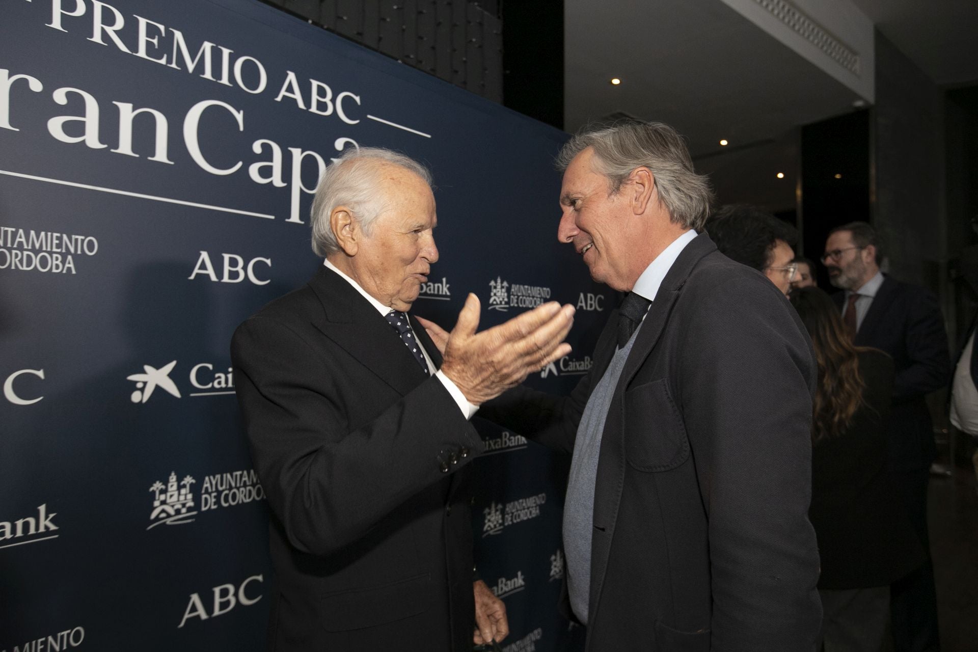 Los asistentes a la entrega del Premio Gran Capitán de ABC a El Cordobés, en imágenes