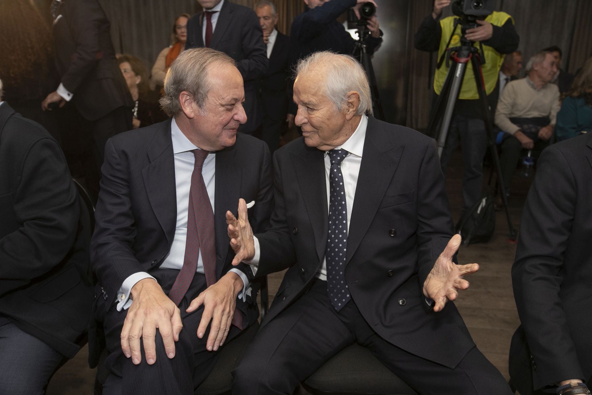 Los asistentes a la entrega del Premio Gran Capitán de ABC a El Cordobés, en imágenes