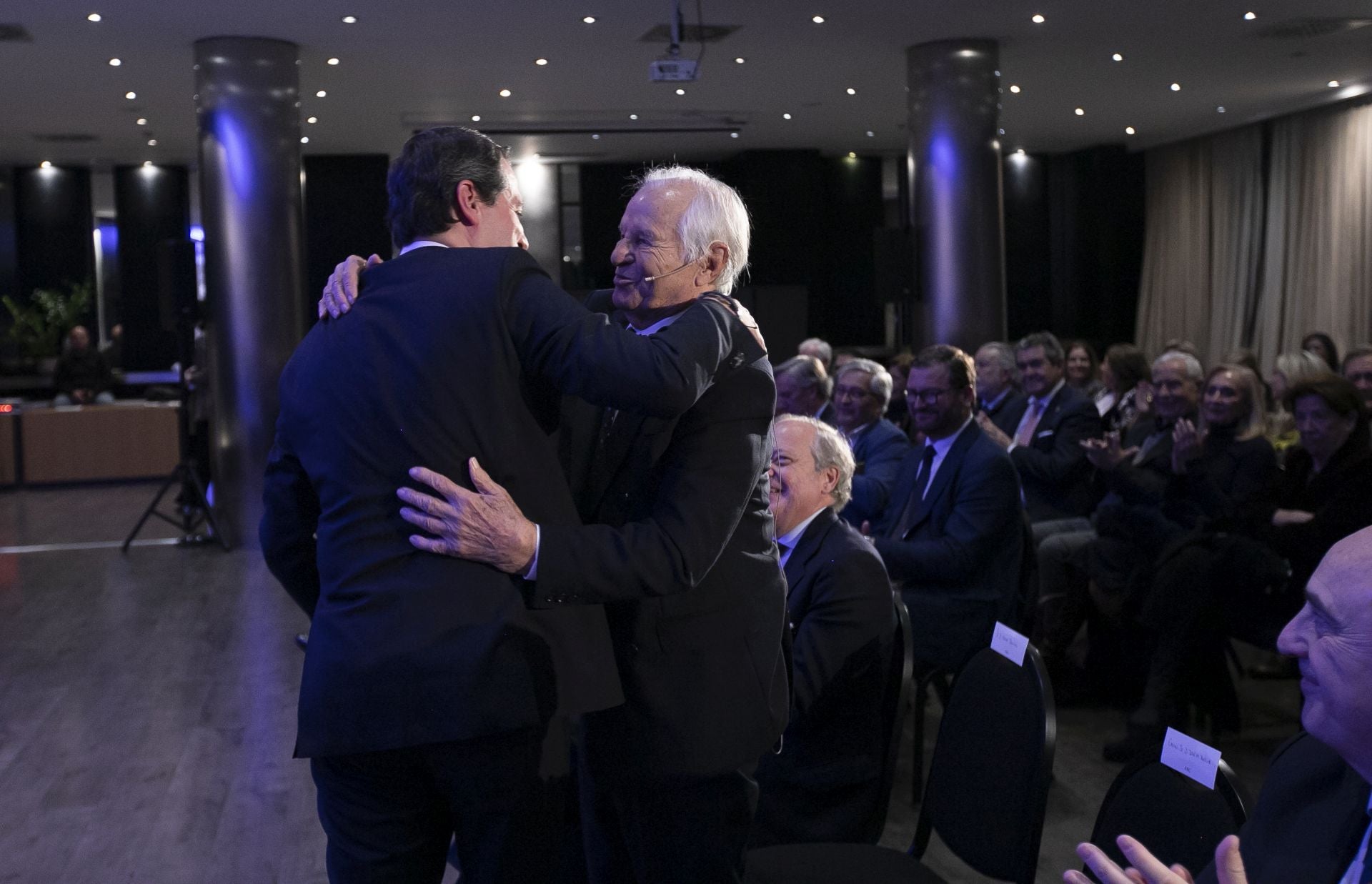 Los asistentes a la entrega del Premio Gran Capitán de ABC a El Cordobés, en imágenes
