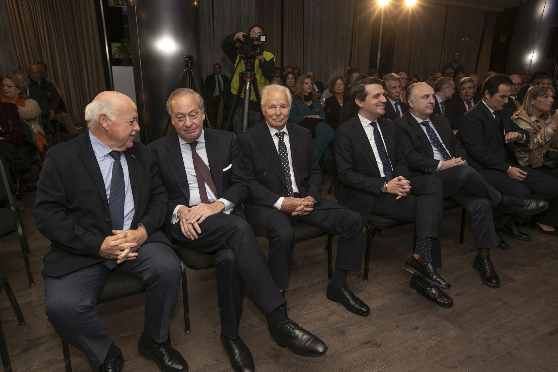 La entrega del Premio Gran Capitán de ABC a El Cordobés, en imágenes