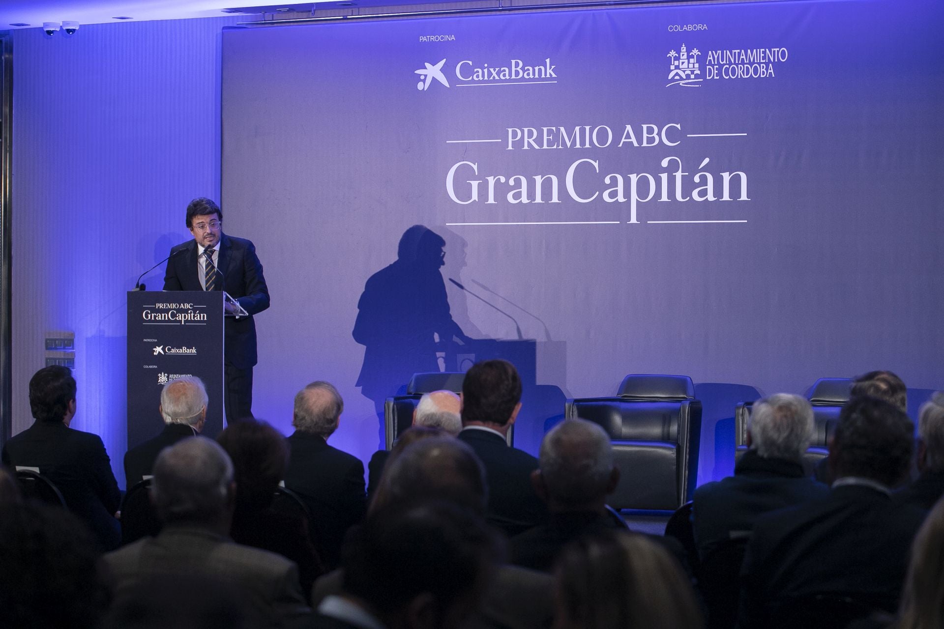 La entrega del Premio Gran Capitán de ABC a El Cordobés, en imágenes