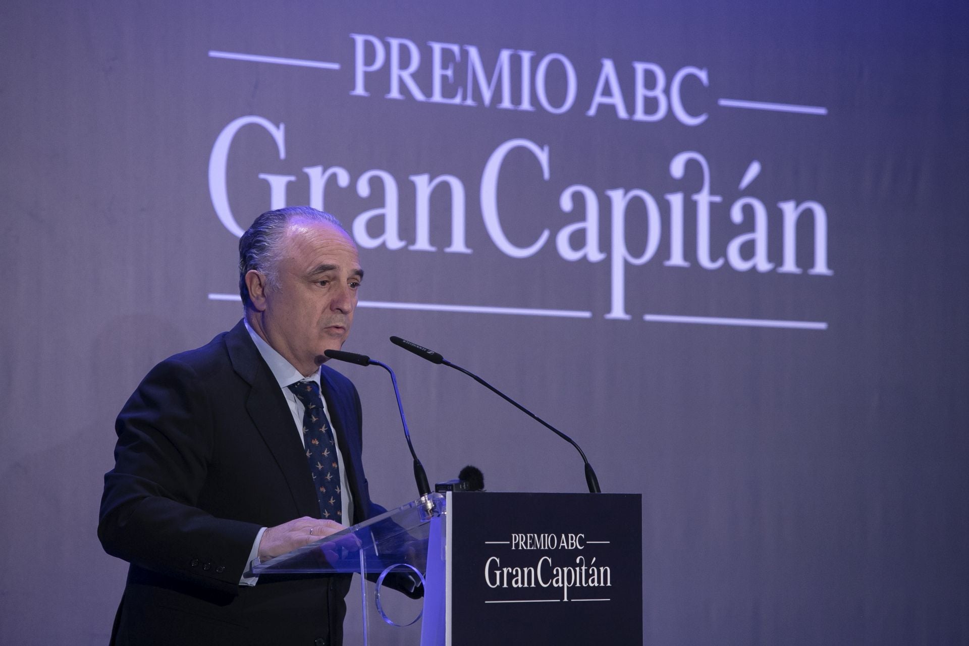 La entrega del Premio Gran Capitán de ABC a El Cordobés, en imágenes