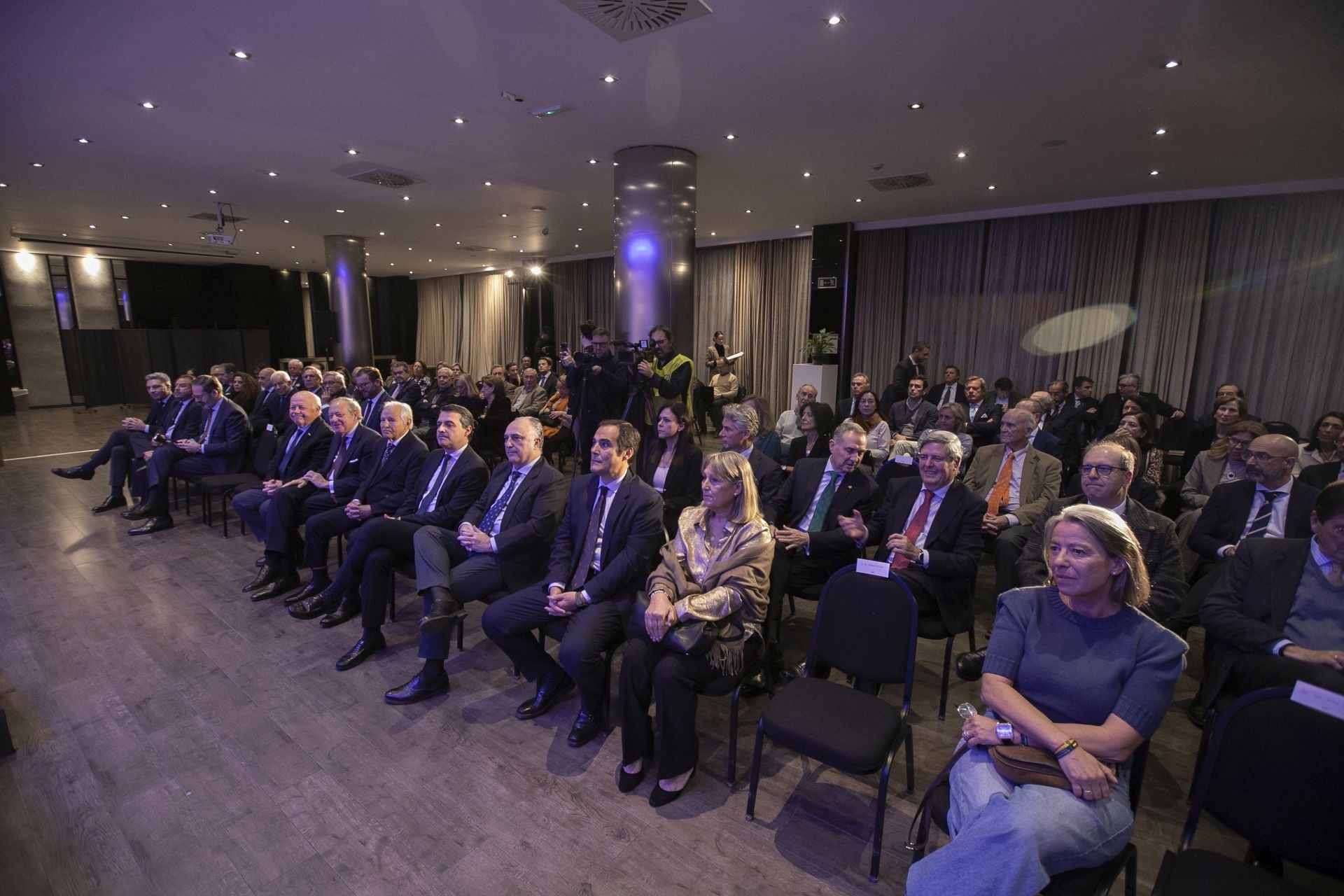 La entrega del Premio Gran Capitán de ABC a El Cordobés, en imágenes