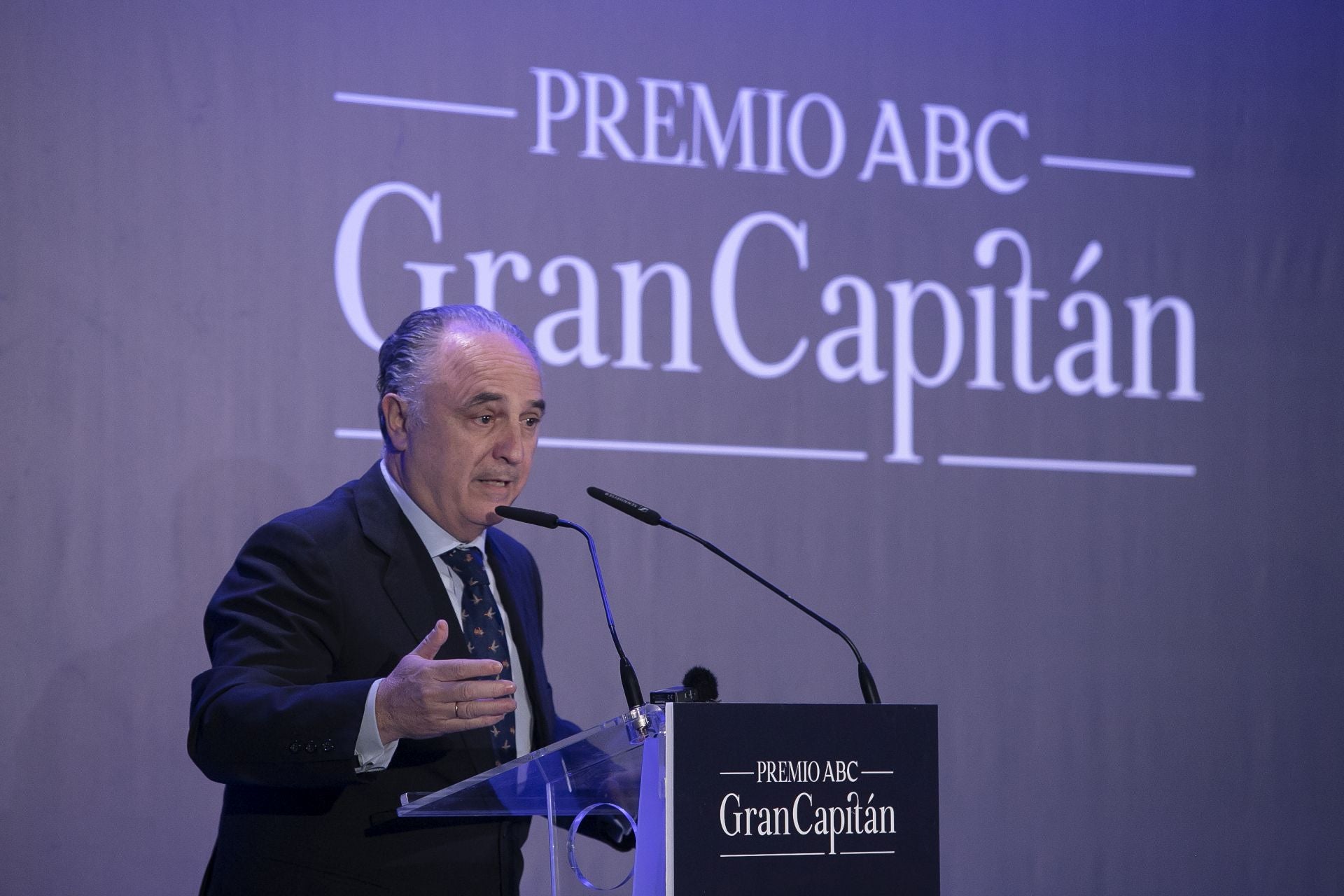 La entrega del Premio Gran Capitán de ABC a El Cordobés, en imágenes