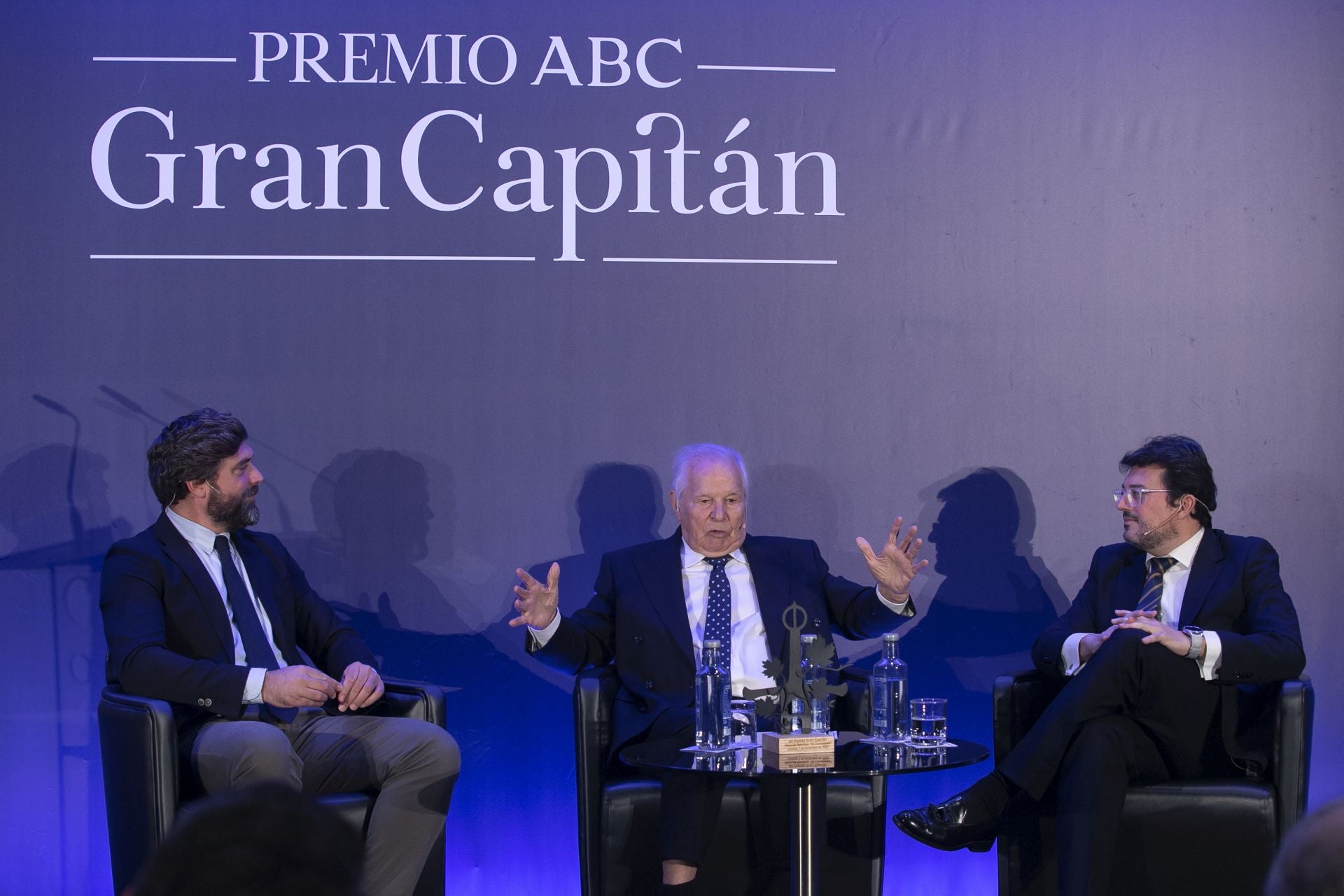 La entrega del Premio Gran Capitán de ABC a El Cordobés, en imágenes