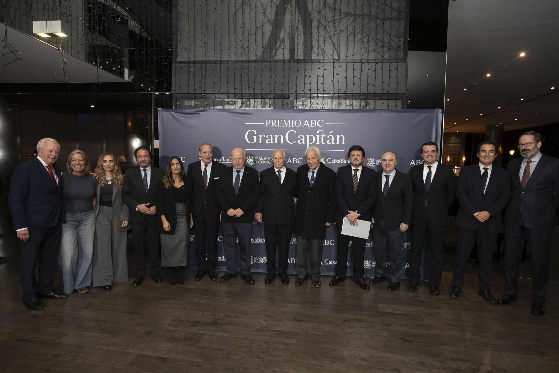 La entrega del Premio Gran Capitán de ABC a El Cordobés, en imágenes