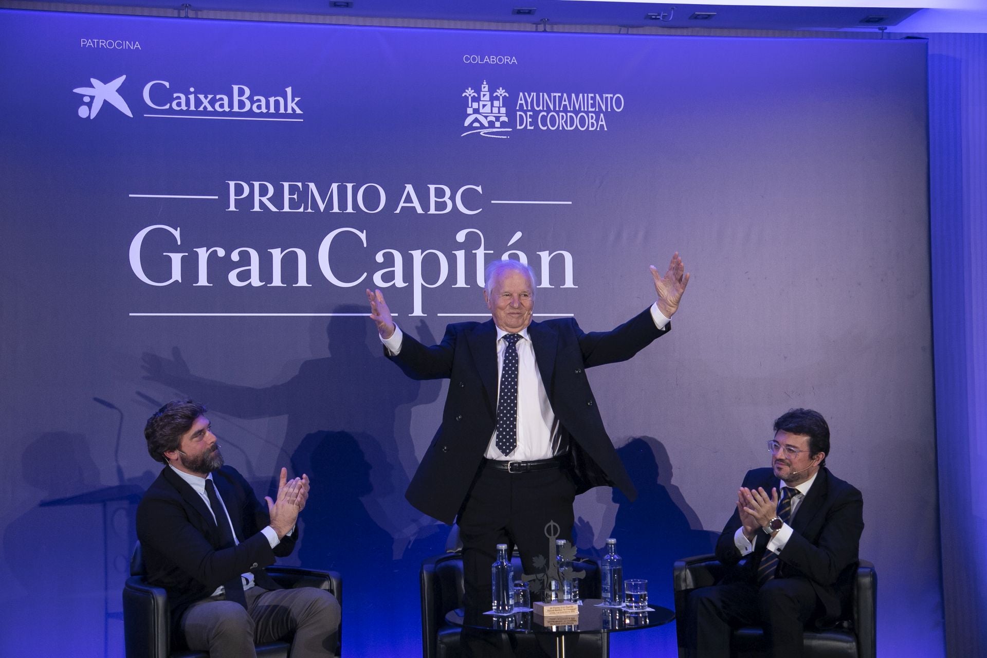 La entrega del Premio Gran Capitán de ABC a El Cordobés, en imágenes
