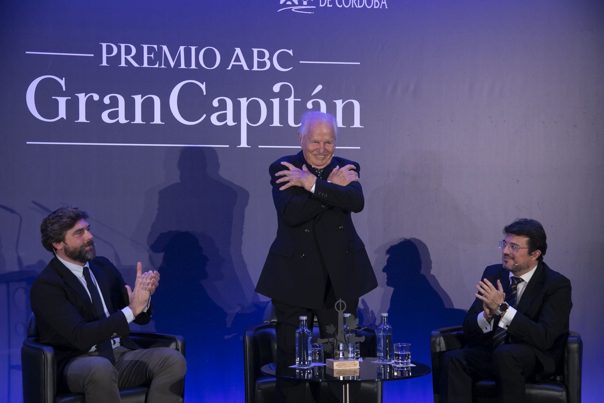 La entrega del Premio Gran Capitán de ABC a El Cordobés, en imágenes