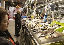Puesto en el mercado municipal de Ribeira durante la última semana de noviembre