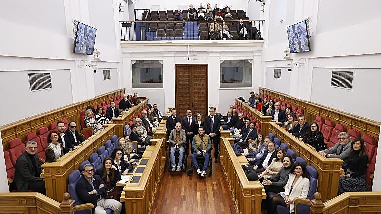 Family photo after the plenary session
