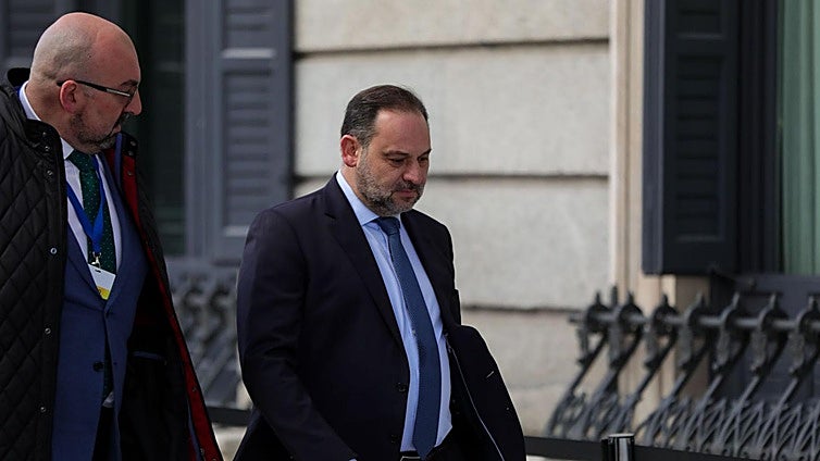 Koldo instó a Ábalos a fugarse a Colombia o Perú