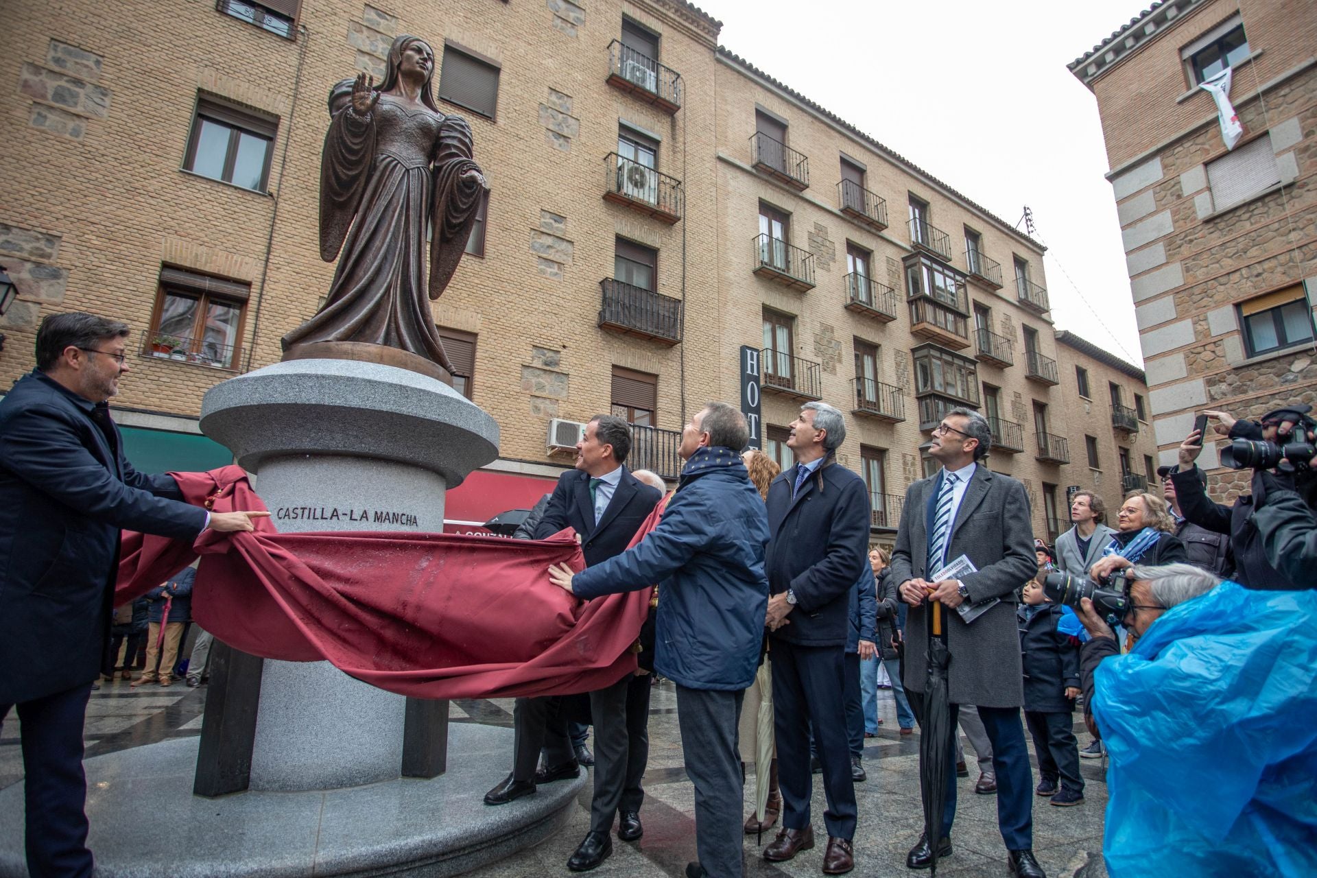 Toledo suma una nueva escultura en sus calles, la de María Pacheco