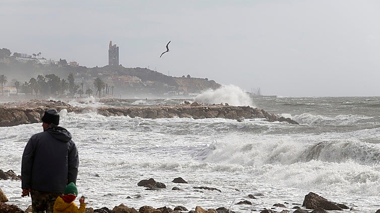Aviso amarillo este miércoles en Granada por nieve y viento, y por oleaje en su costa y en la de Almería