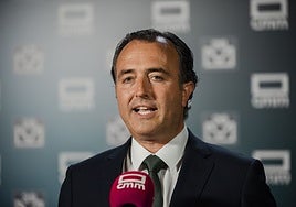 Vox denuncia un acercamiento entre Page y Feijóo y advierte de «pactos ocultos» entre PP y PSOE