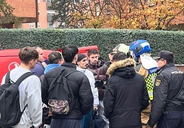 Alberto, vecino del piso superior al del incendio en Toledo: «Estábamos durmiendo y, de repente, se ha oído una explosión que ha retumbado todo»