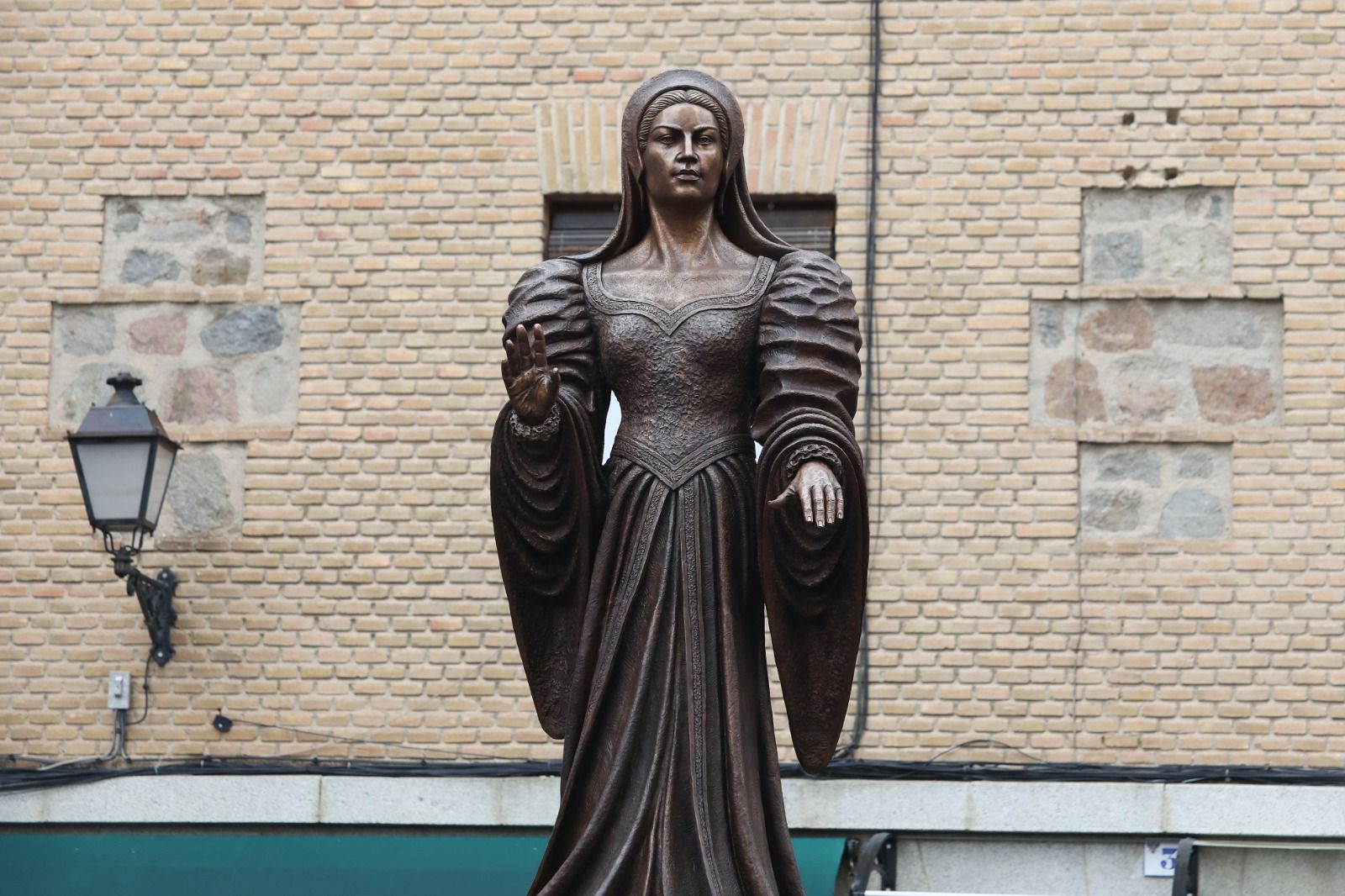 Toledo suma una nueva escultura en sus calles, la de María Pacheco