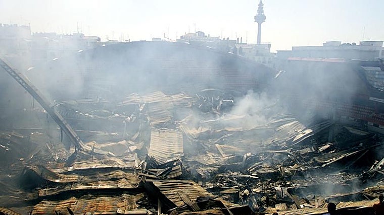 The fire that broke out at the Sports Palace destroyed the venue on June 28, 2001, while renovations were being carried out on the roof.