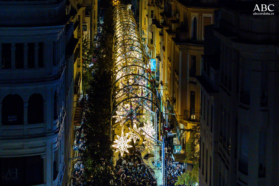 Las mejores imágenes de la iluminación navideña y el espectáculo de Cruz Conde