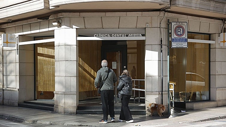 Detienen a la dueña de la clínica dental de Alzira y al anestesista que atendió a la niña fallecida