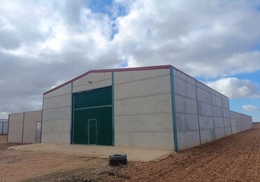 Nave en la que fue encontrado su cuerpo, justo detrás del tanatorio del municipio