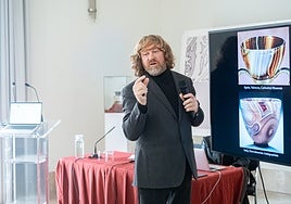 El experto italiano Dario del Bufalo data el Santo Cáliz en el siglo I a. C. al estar realizado con un ágata oriental