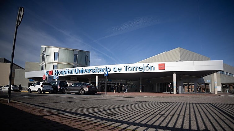 La Consejería de Sanidad no ha detectado «incumplimientos» en el Hospital de Torrejón, pero anuncia controles