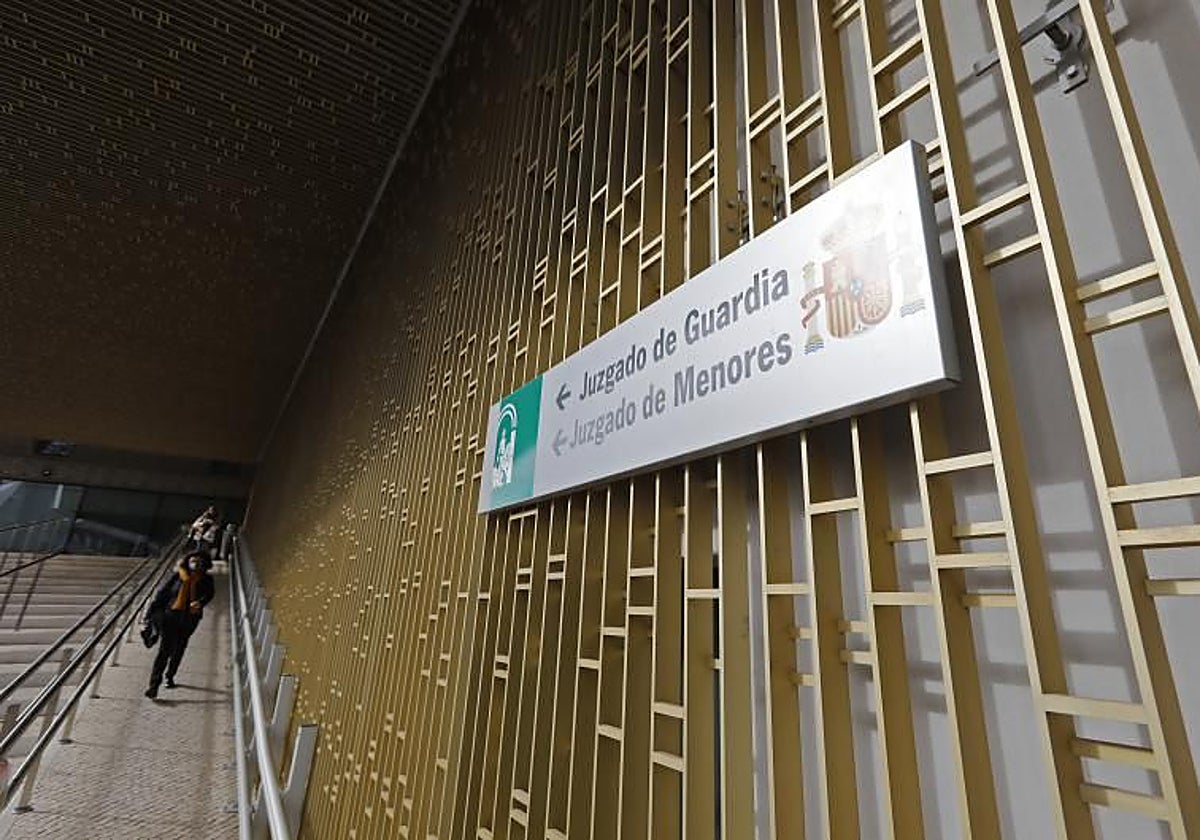 Entrada a la Ciudad de la Justicia por el Juzgado de Guardia en Córdoba