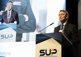 Feijóo se compromete en Toledo a equiparar el salario de los policías y a desbloquear la jubilación anticipada