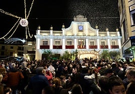 La plaza de España de Cabra, tras la inauguración del alumbrado