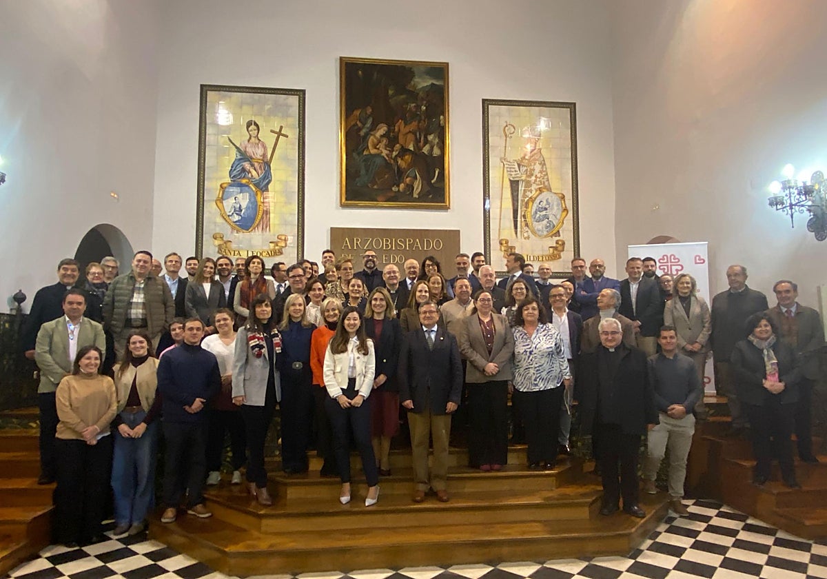 Foto de familia con todos los responsables de empresas y entidades que fueron reconocidos