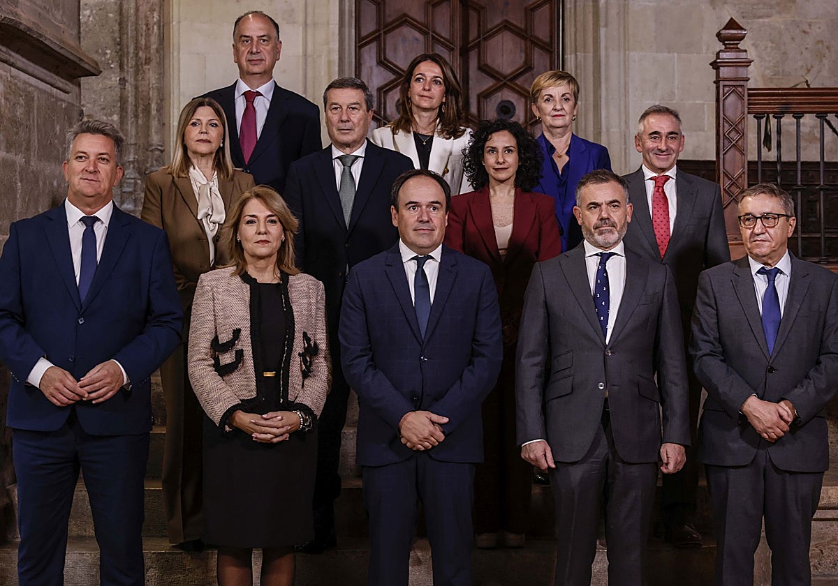 Juanfran Pérez Llorca, junto a todos sus consellers, este jueves en su toma de posesión