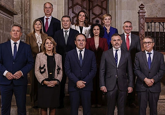 Juanfran Pérez Llorca, junto a todos sus consellers, este jueves en su toma de posesión